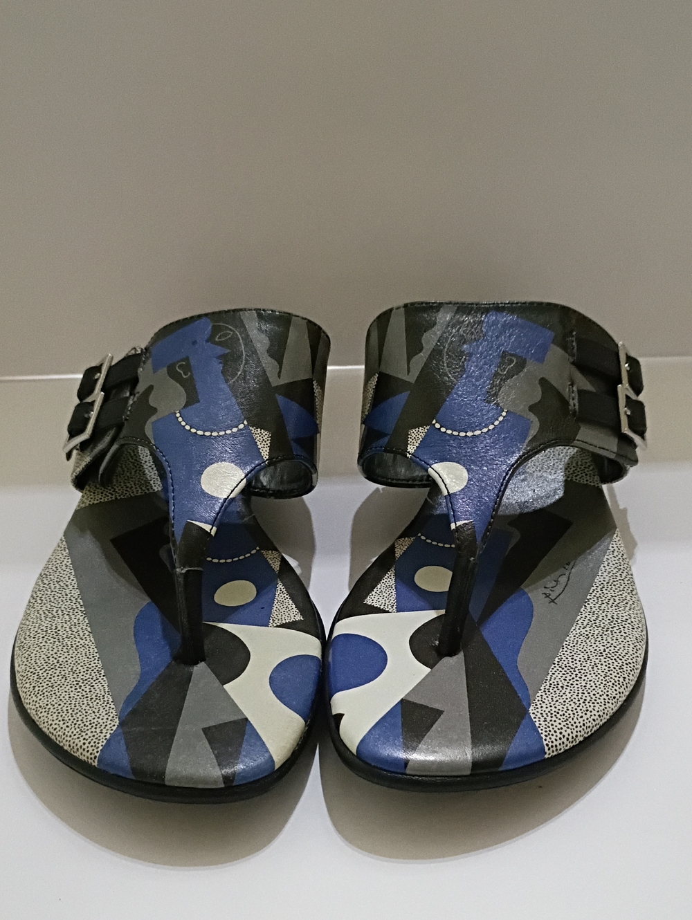 Icon Wearable Art Graphic Blue Black Gray Leather Thong Sandals Size 10